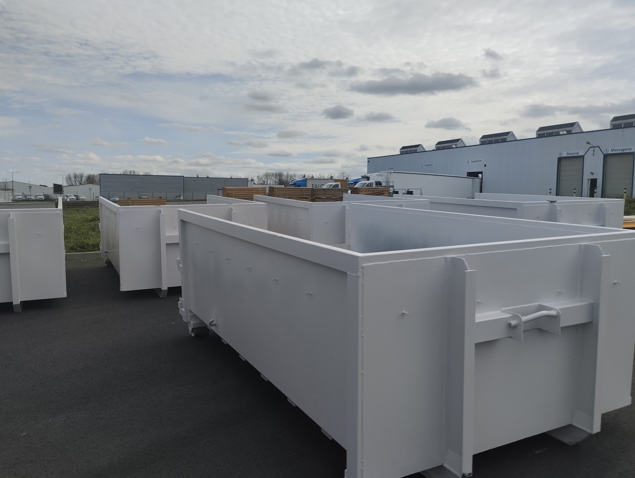 Benne secondaire sur chantier